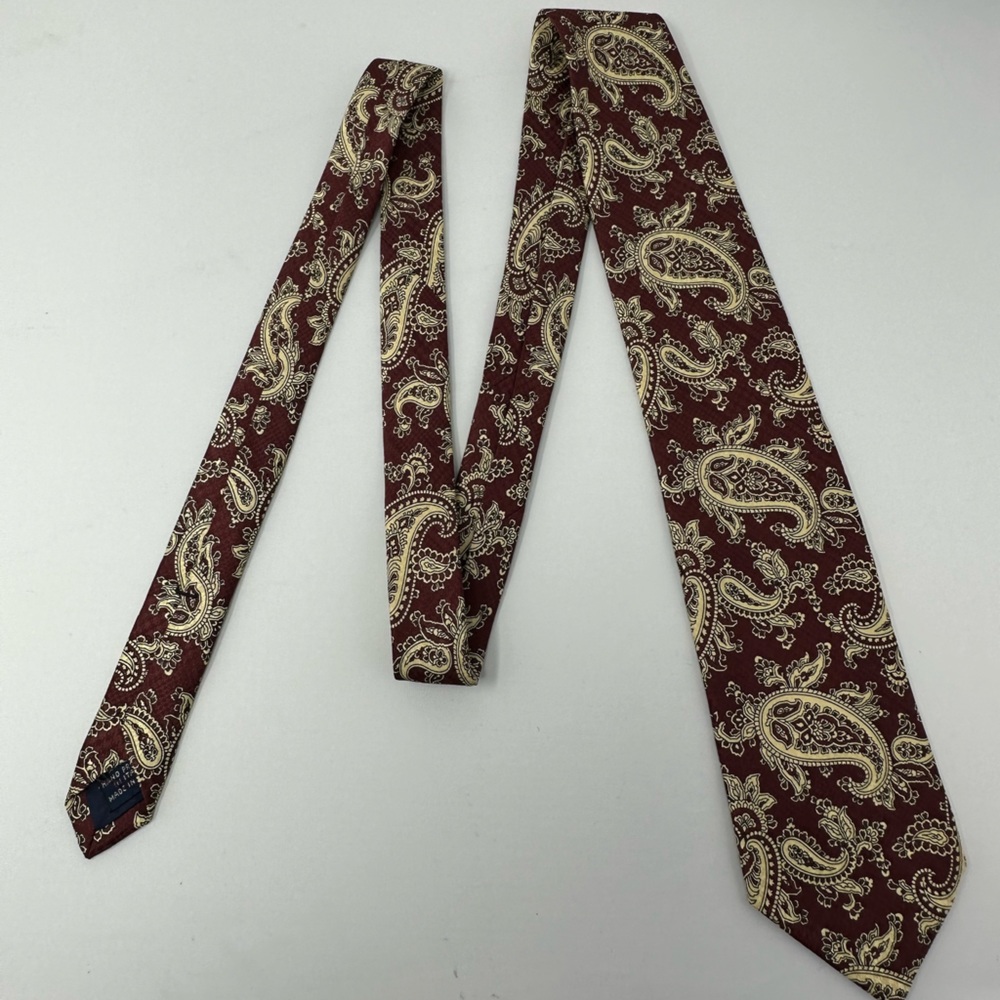 Vintage Brittany Ltd Chicago 100% Silk Woven Maroon/Gold Paisley Tie USA H5